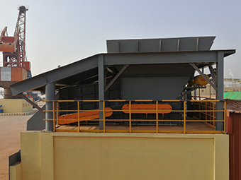 魏橋鋁電波動(dòng)輥式給料機